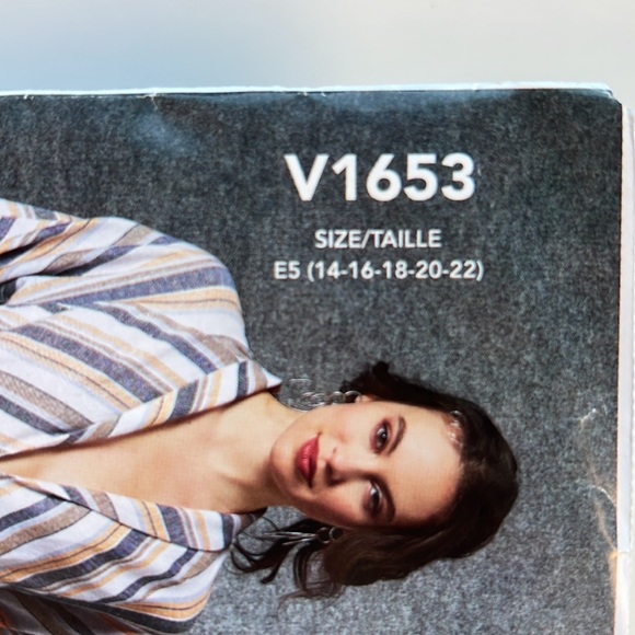 VOGUE PATTERNS V1563 Sewing Pattern size ES 14 16 18 20 and 22 Faux wrap dress - Picture 5 of 9